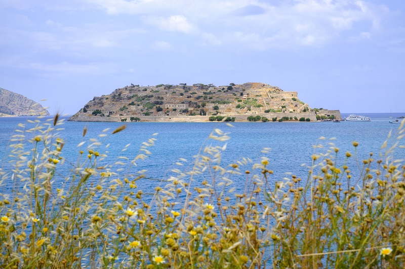Widok na wyspę Spinalonga. 