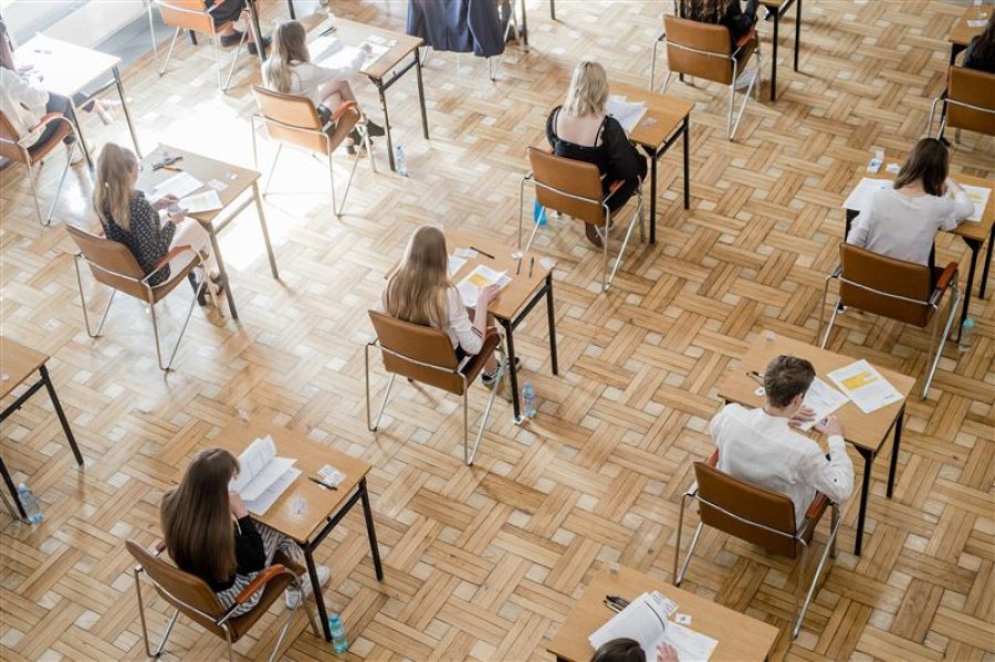 Próbna matura 2026 z fizyki. Arkusz CKE z rozwiązaniami