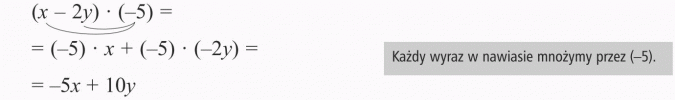 Mnożenie sum algebraicznych przez liczby. Każdy wyraz w nawiasie mnożymy przez (-5).